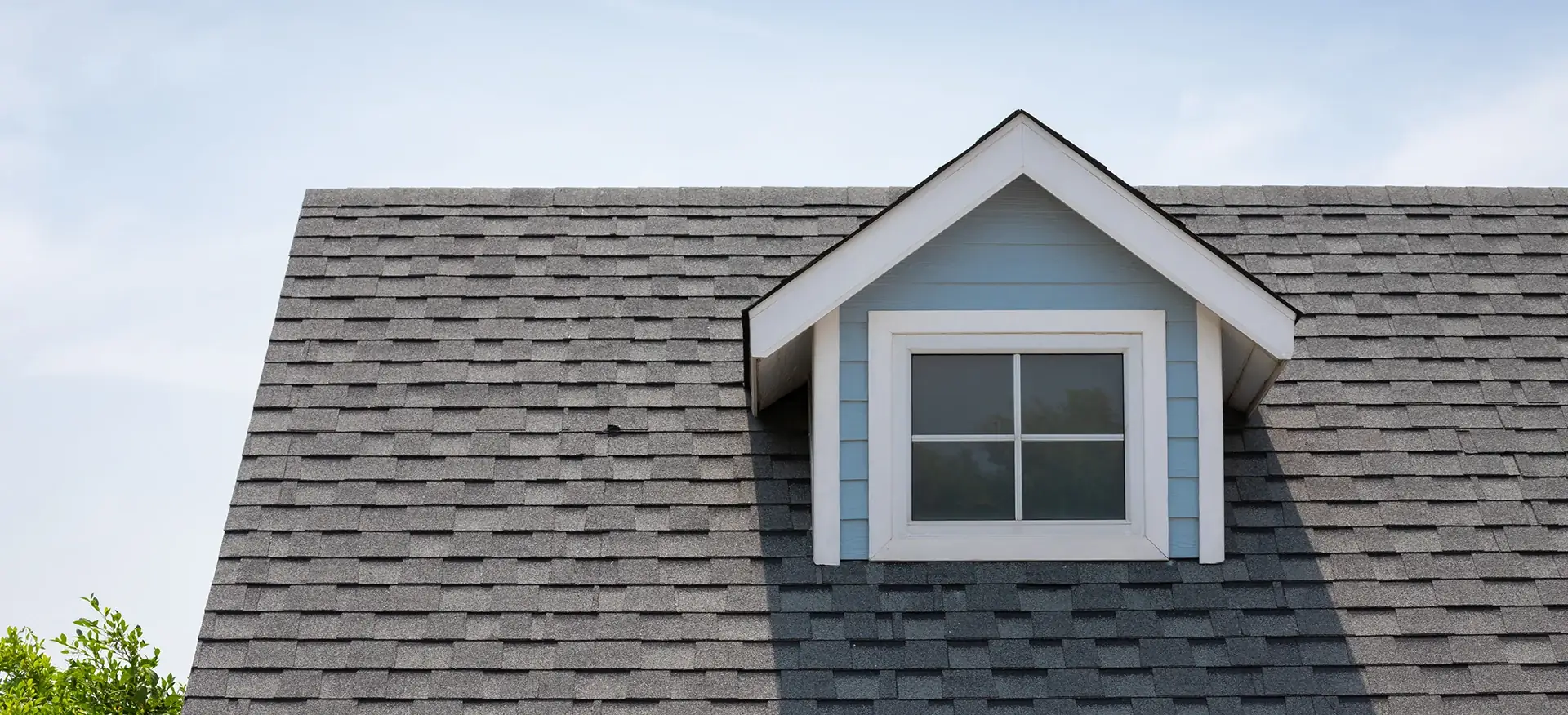 Fiberglass architectural asphalt shingles installed on a Northern Virginia home